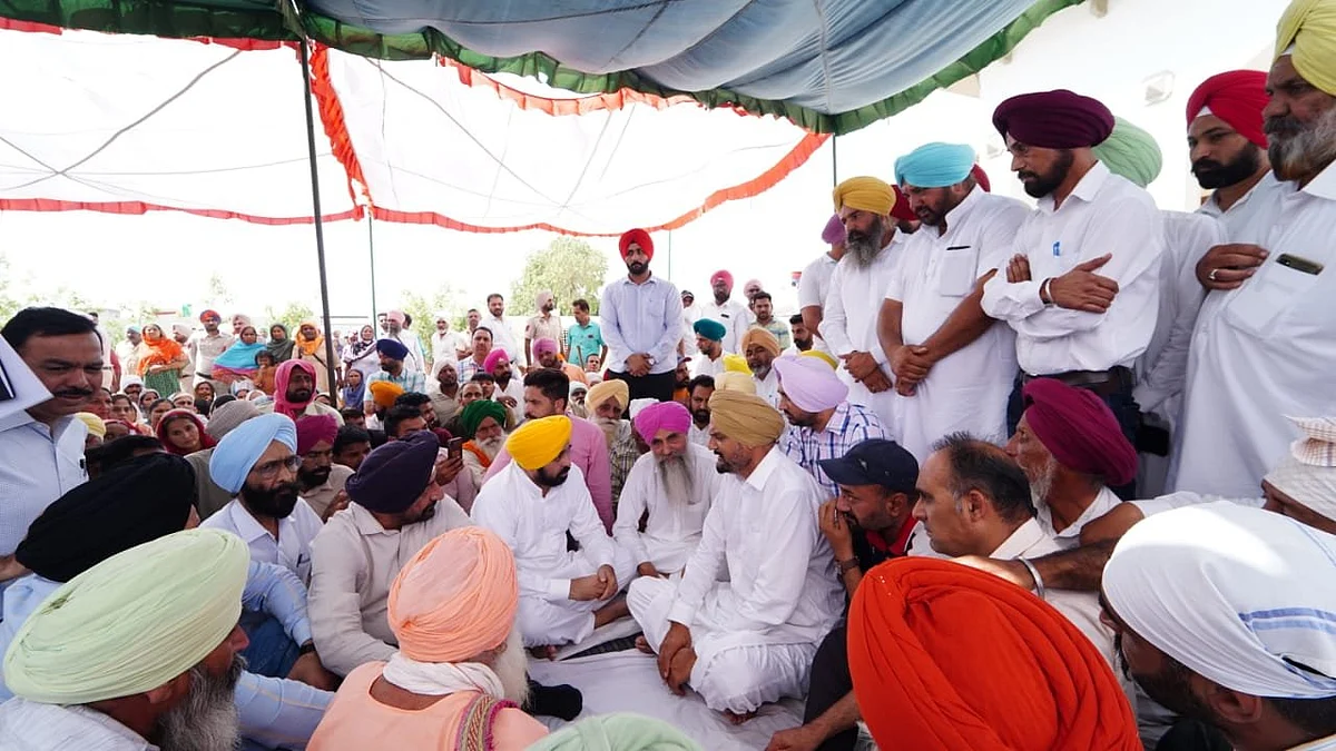 Sidhu Moose Wala Murder : सिद्धू के घर पहुंचे CM भगवंत मान, मूसेवाला के पिता से मिले