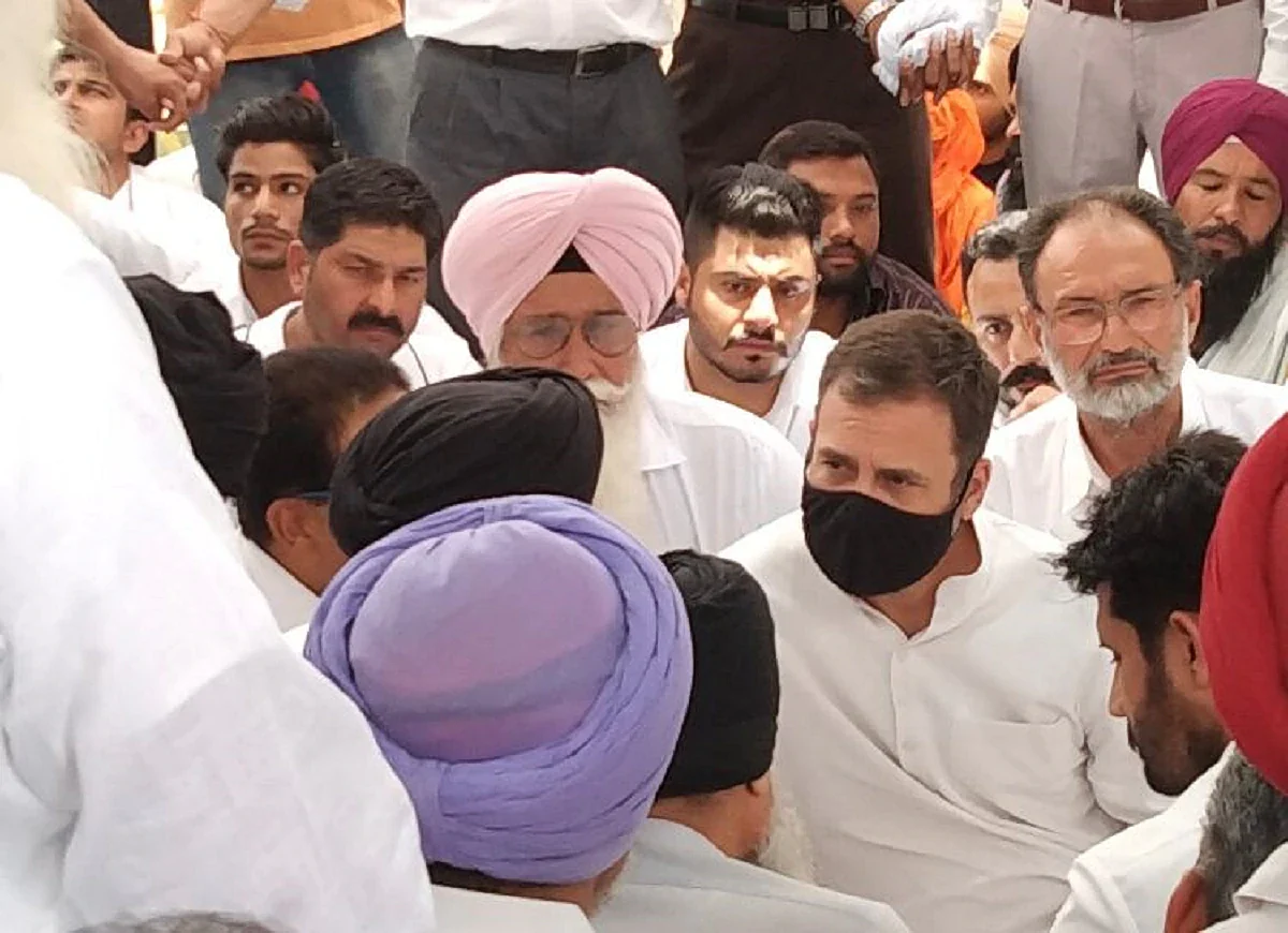 Rahul Gandhi reached Sidhu Moosewala home : सिद्धू मूसेवाला के घर पहुंचे राहुल गांधी, जाहिर किया दुख