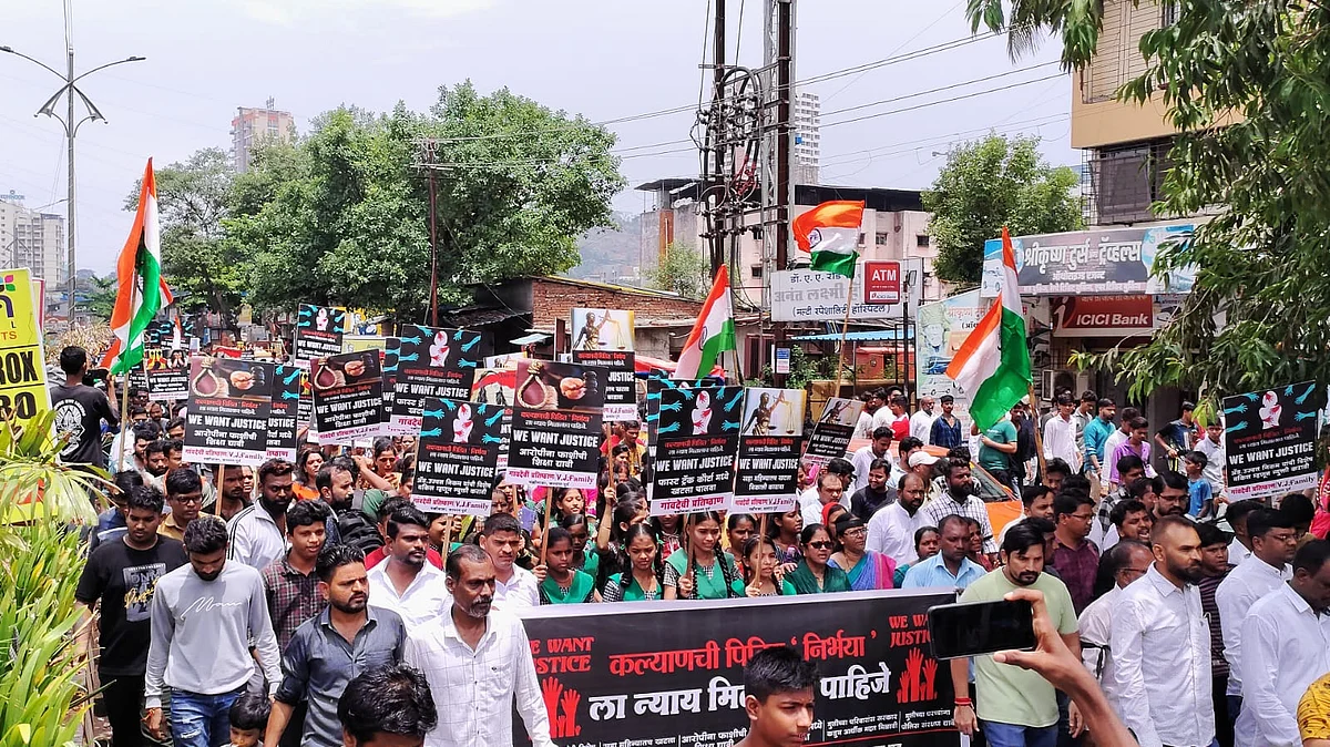 यौन उत्पीड़न के कारण लड़की ने किया आत्महत्या, इंसाफ दिलाने के लिए हजारों लोग सड़क पर उतरे