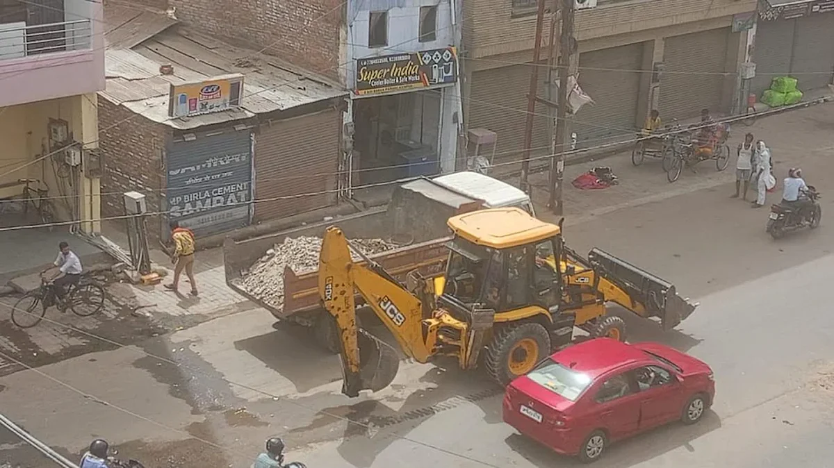 कानपुर : हिंसाग्रस्त इलाके में पहुंचा बुलडोजर, क्या आरोपियों के घरों पर चलेगा बुलडोजर ?