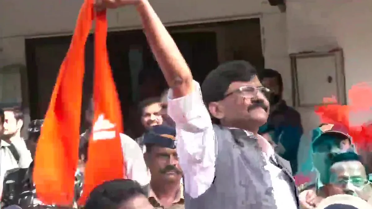 जब ईडी के टीम उन्हें लेकर जाती हुई