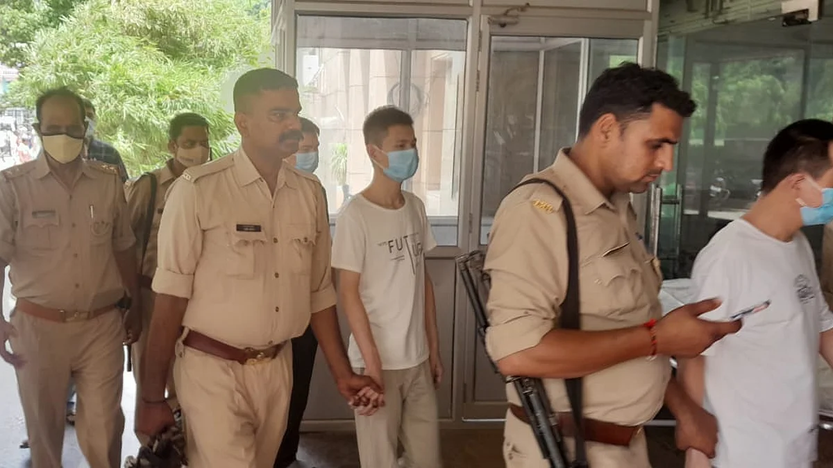 हिरासत में चीन के नागरिक