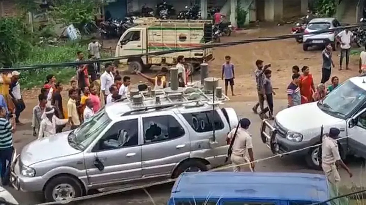 बिहार के मुख्यमंत्री नीतीश कुमार के काफिले पर हमला
