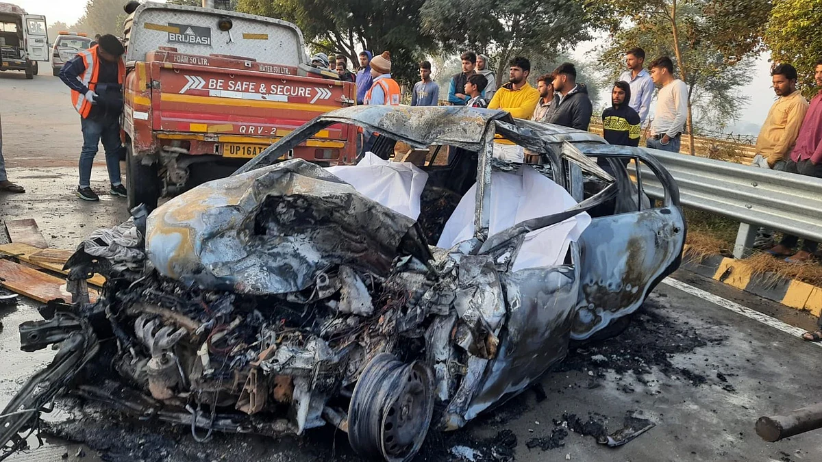 नोएडा एक्सप्रेस-वे पर हादसा
