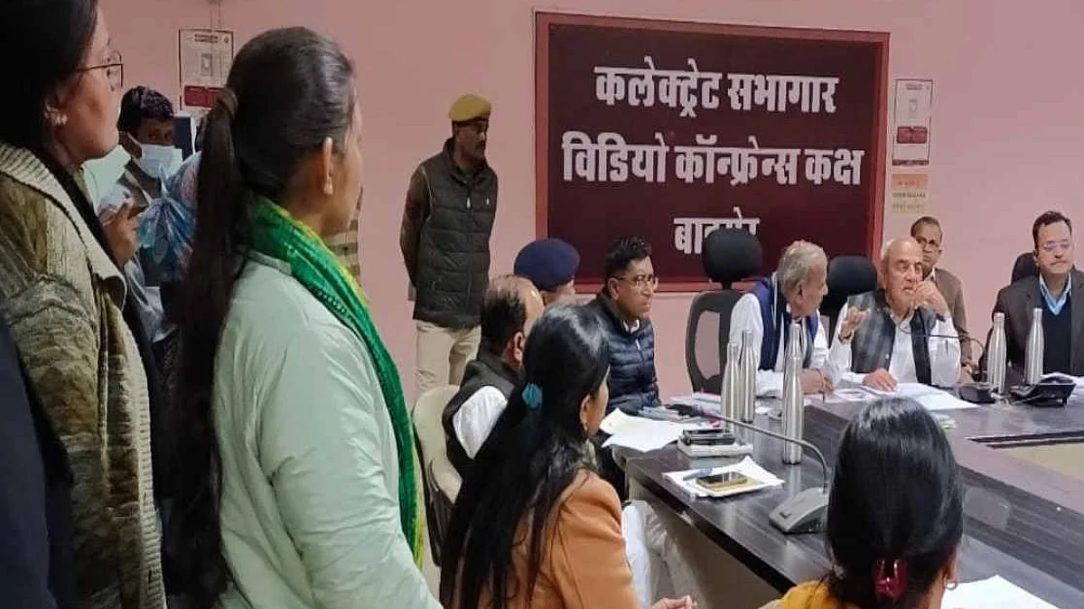 Rajasthan News: लेडी टिचर्स ने की शिकायत, कहा प्रिंसिपल रात में स्कूल बुलाता है और फिर..