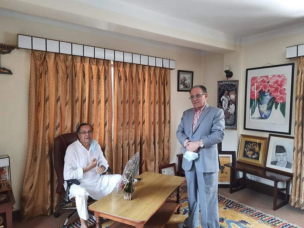 खनाल निवासमा प्रचण्ड, स्वास्थ्य अवस्थाबारे जानकारी लिए