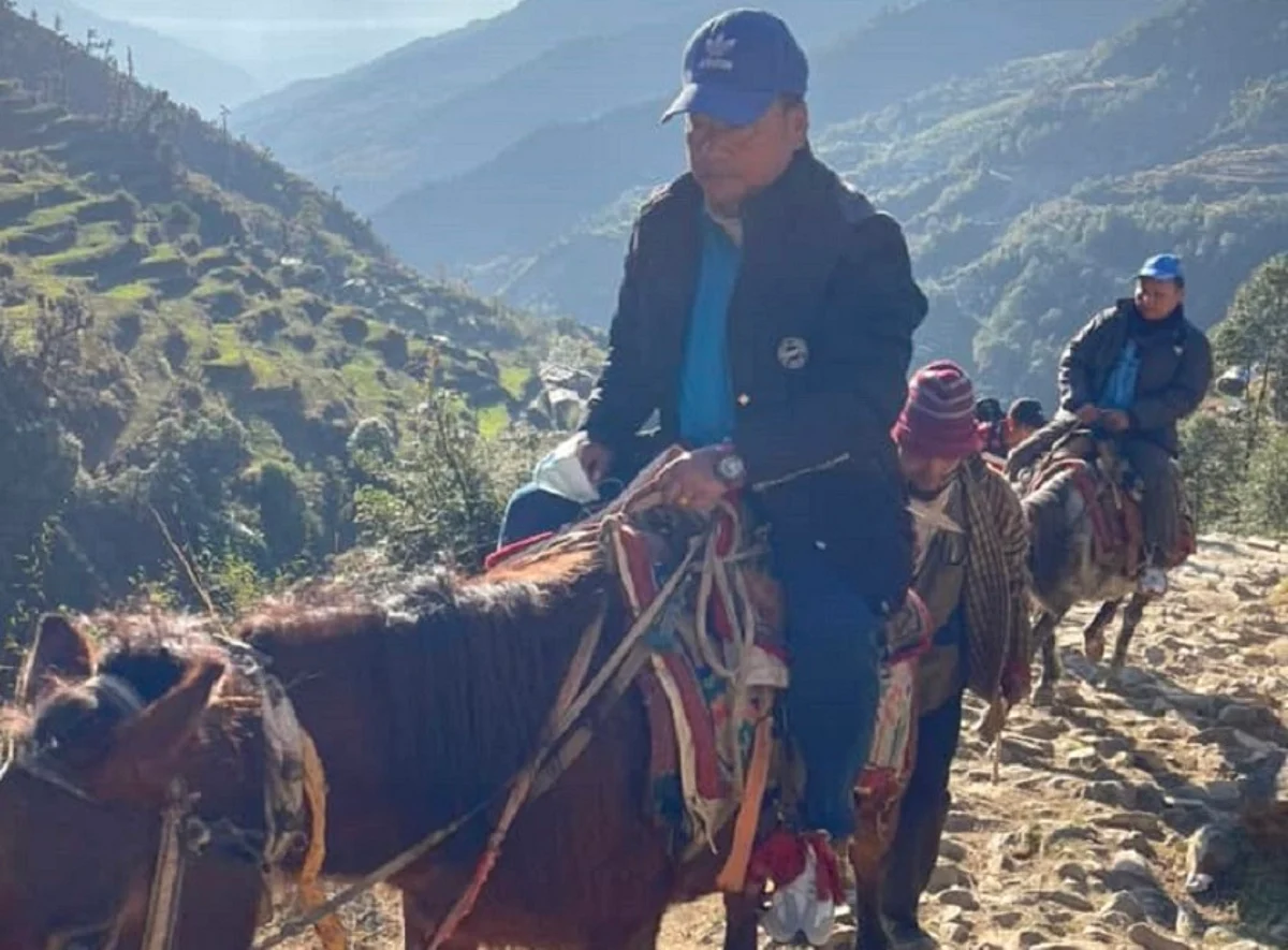 मतदान गर्न जब घोडा चढेर जानुपर्छ...
