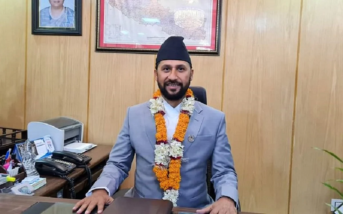 गृहको सभाकक्षमा इमर्जेन्सी इक्जिट तत्काल निर्माण गर्न मन्त्री लामिछानेको निर्देशन