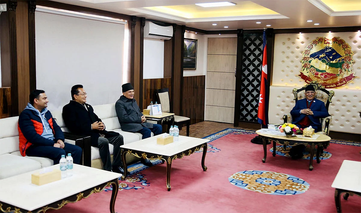 प्रधानमन्त्री प्रचण्ड र बाबुराम भट्टराईबीच भेटवार्ता