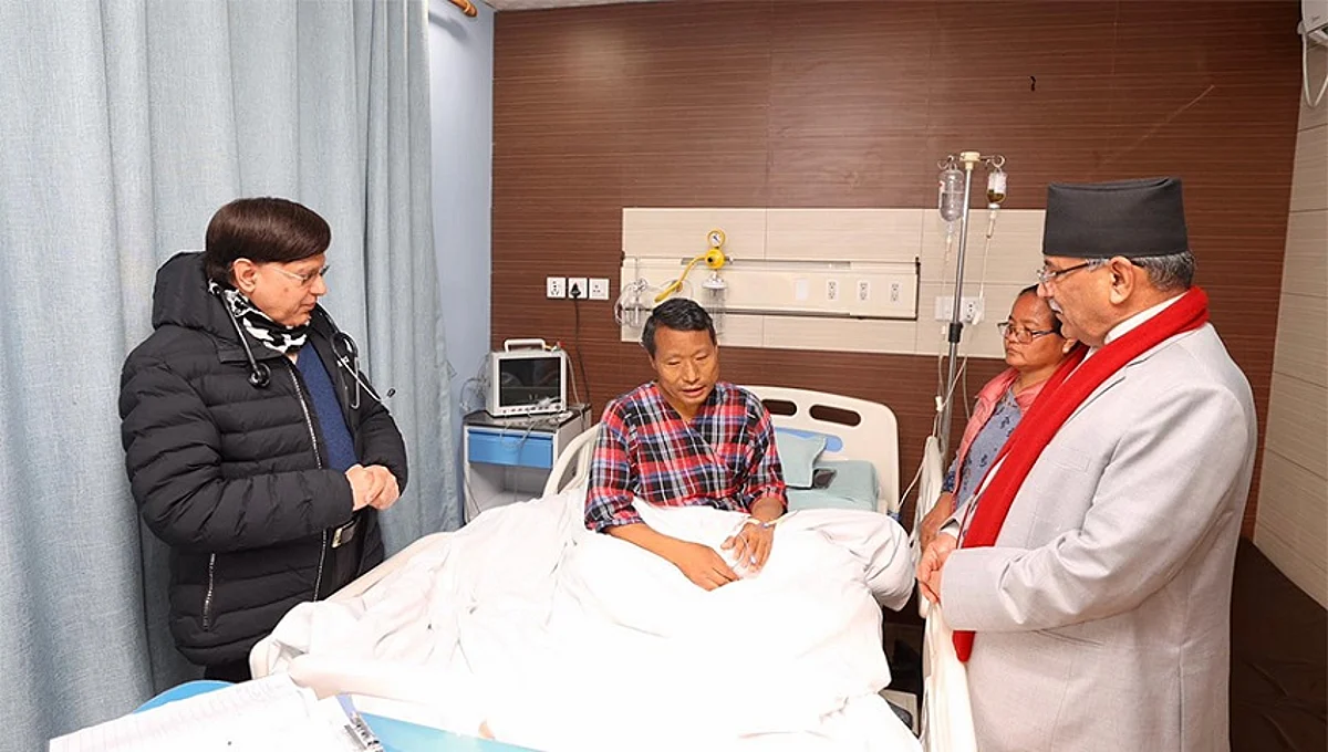 वर्षमानलाई भेट्न अस्पताल पुगे प्रधानमन्त्री