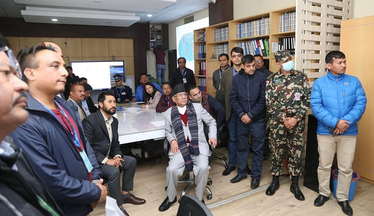 उद्धारको निरीक्षण गर्न त्रिभुवन विमानस्थलको कन्ट्रोल रुममा प्रधानमन्त्री र गृहमन्त्री