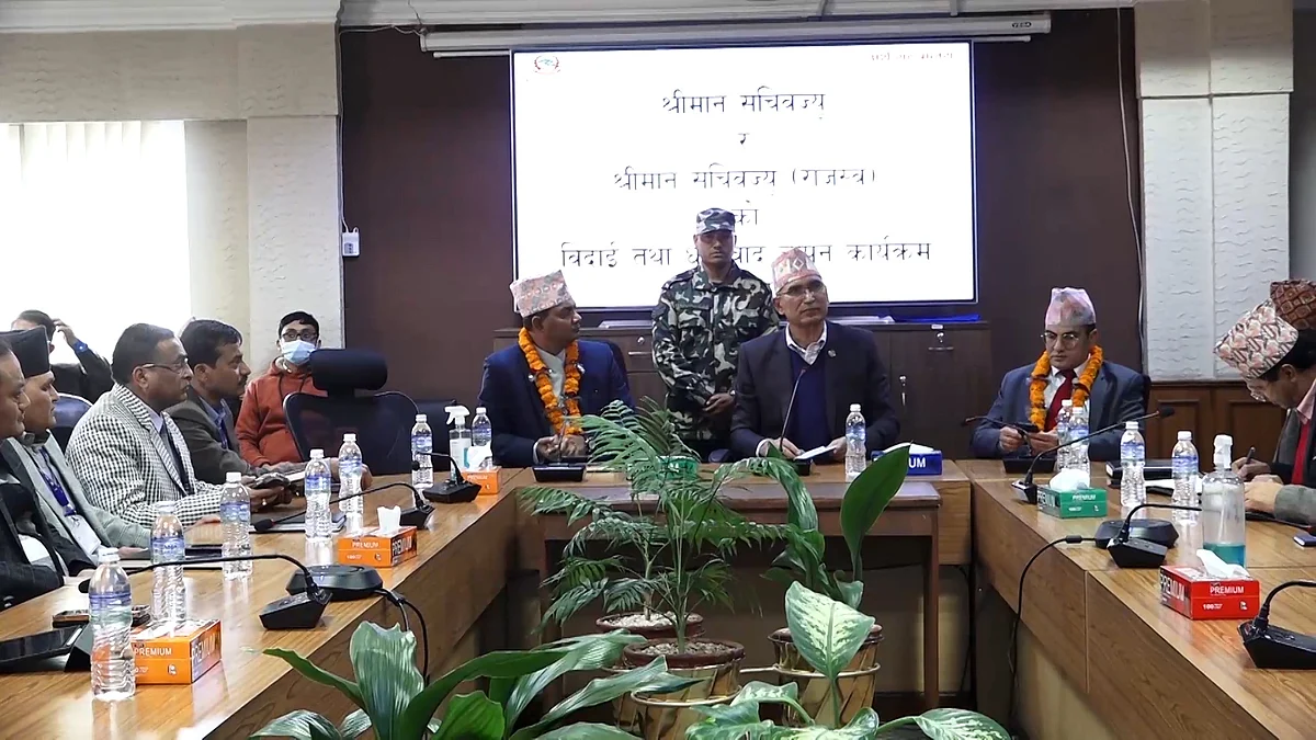 अर्थसचिव राया र राजश्व सचिव घिमिरेले सम्हाले अर्थमन्त्रालयको कार्यभार