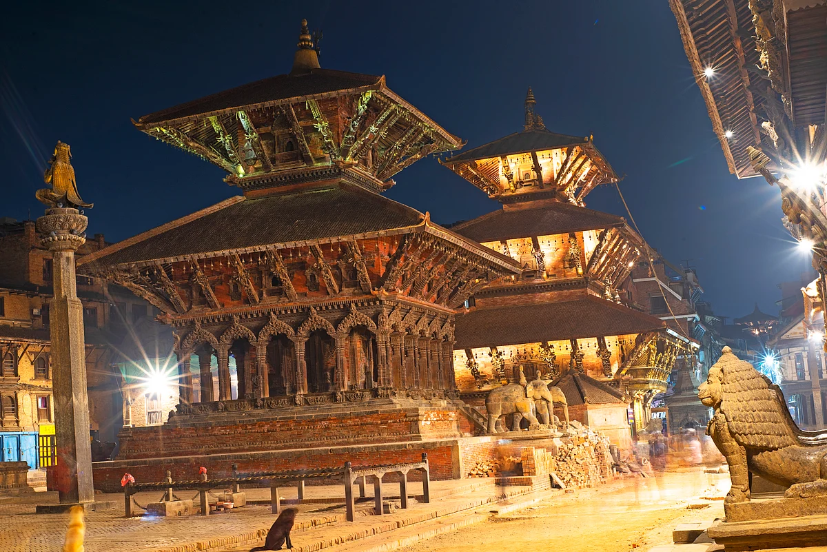 साँझमा मुस्कुराएको काठमाडौं