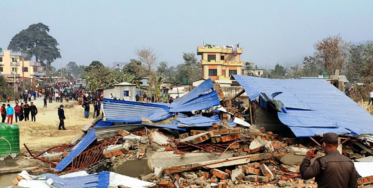 धरान उपमहानगरका मेयर साम्पाङ डोजर लिएर बस्तीतिर, झडपमा केही घाइते