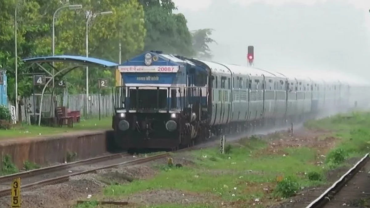 कोकण रेल्वे मार्गावरील गणपती विशेष गाड्यांसाठी आरक्षण सुरू