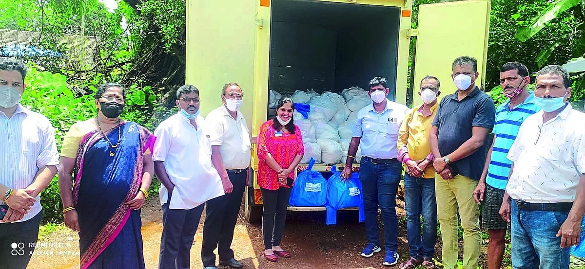 Goa Floods: वाळपई काँग्रेसतर्फे ३२५ पूरग्रस्तांना मदतीचा हात