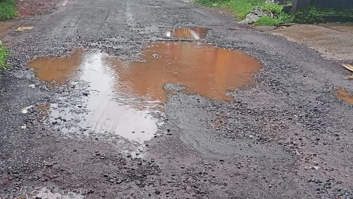 Goa: सार्वजनिक बांधकाम विभागाचे मान्द्रेतील रस्त्यांकडे दुर्लक्ष