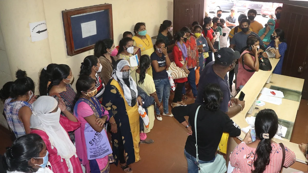 Goa: लाडली लक्ष्मी’ स्वीकृतीपत्रांसाठी कार्यालयात तोबा गर्दी
