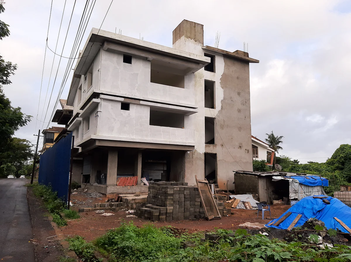 Goa : पर्वरीच्या अनिर्बंधित काँक्रिटीकरणास लगाम हवा