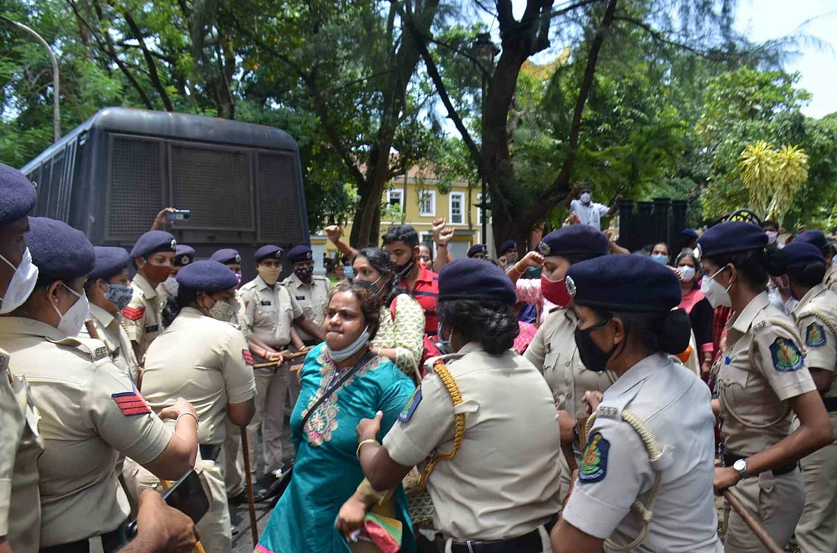 Goa: आंदोलनकर्त्या पॅरा शिक्षकांना अटक