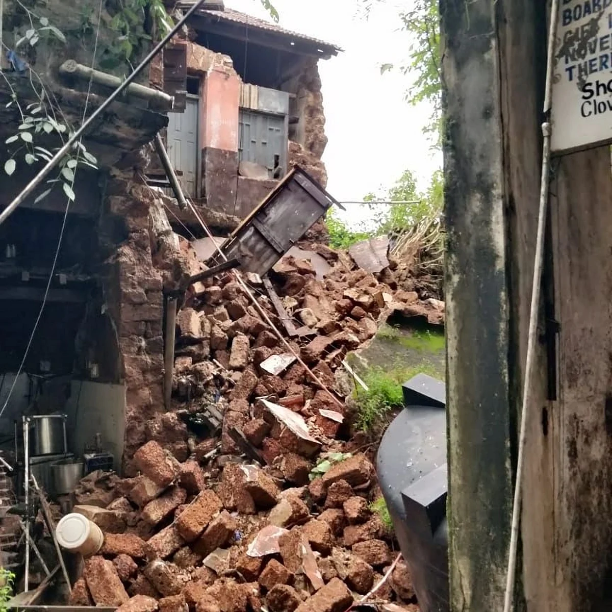 Goa: मडगावात ‘कासा मिनेझिस’ इमारतीचा भाग कोसळला