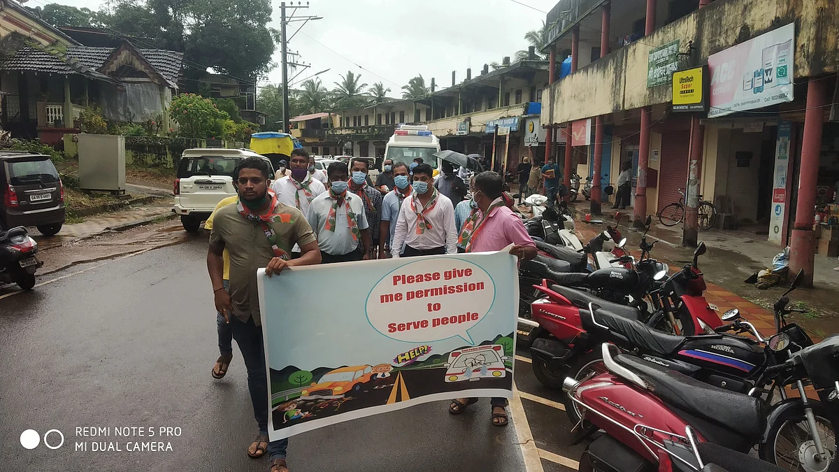 Goa: Congress workers with Ambulance.