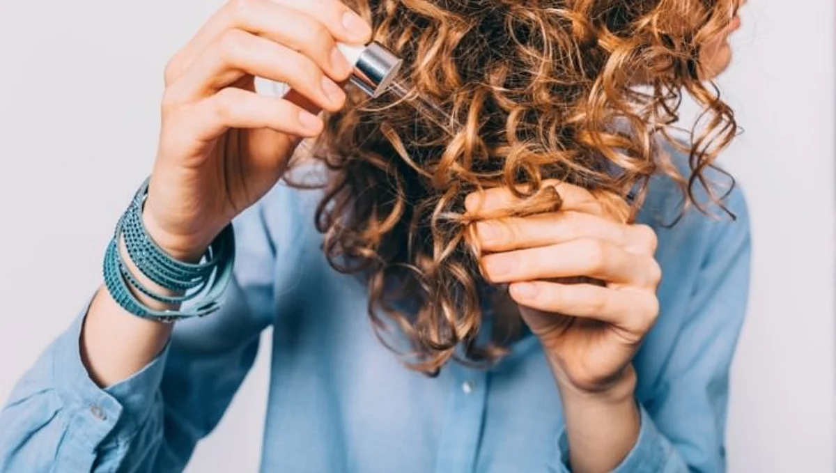 Hair Care Tips: मुलायम केसांसाठी मिनिटांमध्ये घरीच बनवा Hair Gel