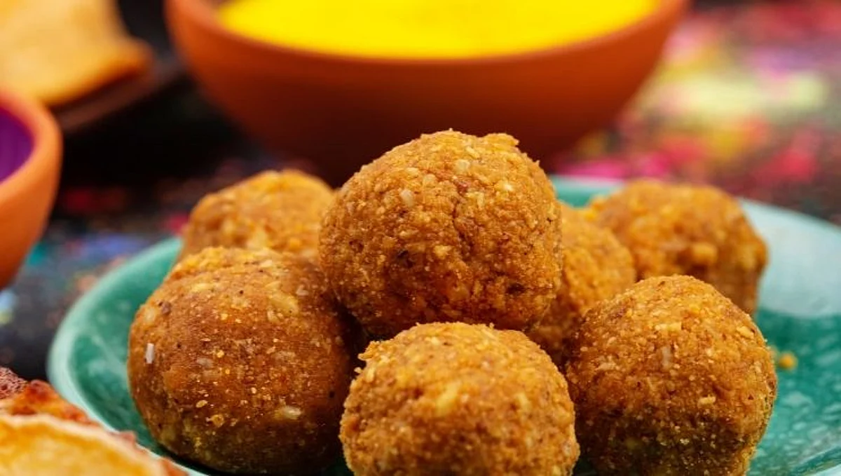 Weight Loss Tips: वजन कमी करण्यासाठी आहारात करा 'या' लाडूचा समावेश