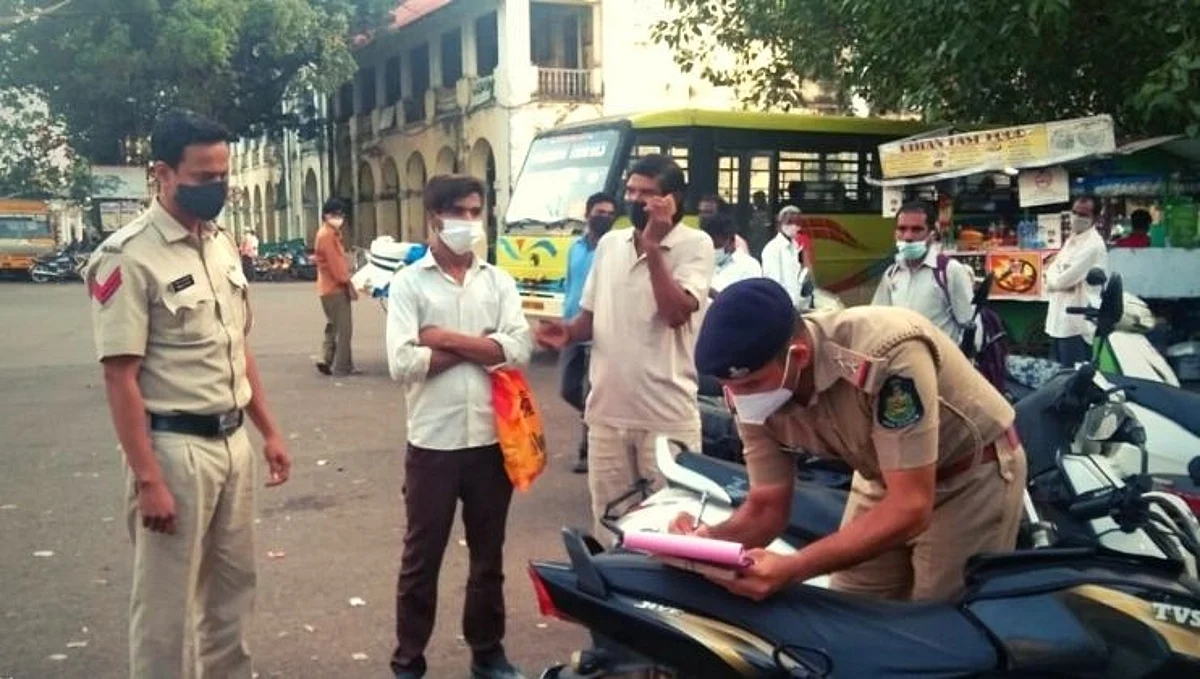 दाबोळी येथे विनामास्क फिरणार्यांविरोधात वास्को पोलिसांकडून कारवाई
