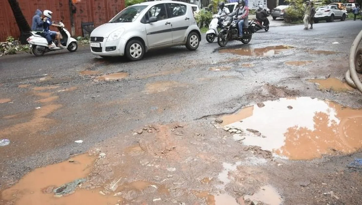 Goa: रस्त्याच्या दुरावस्थेमुळे गणपती बाप्पाचा प्रवास खडतर