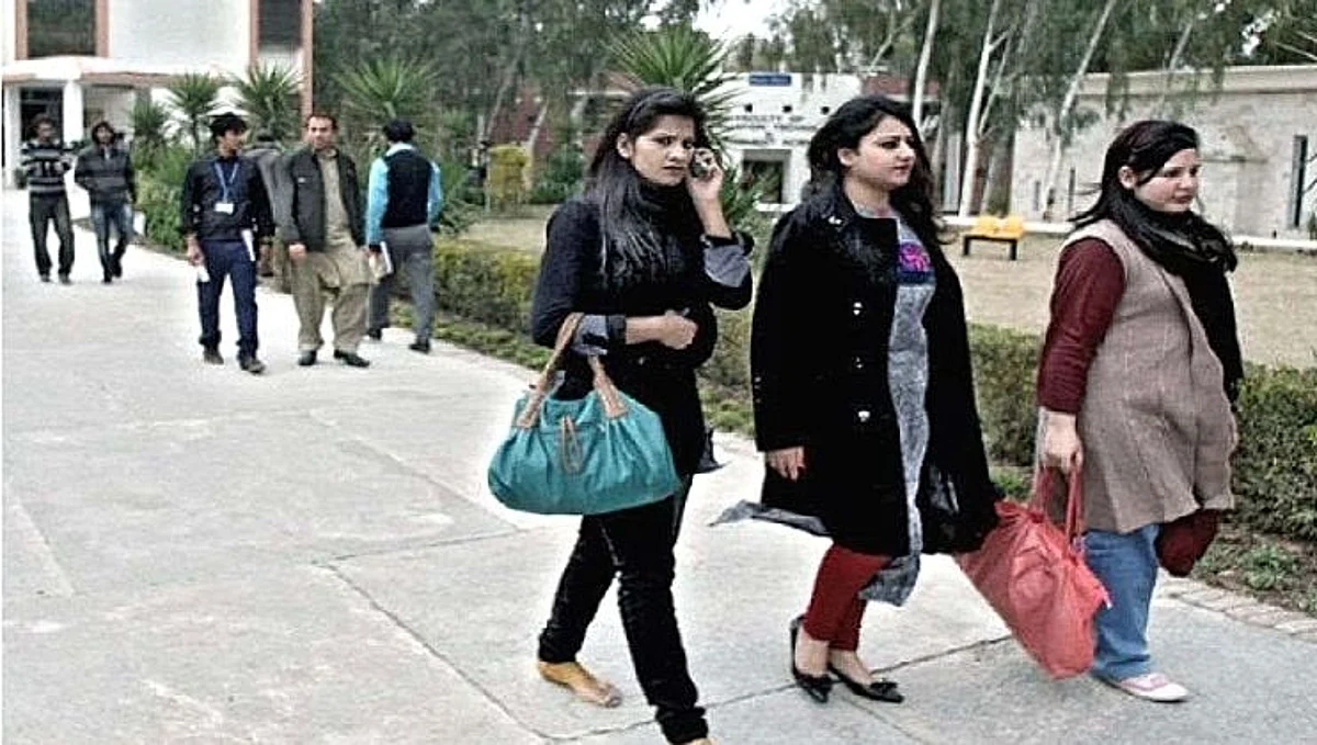 पाकिस्तानात शिक्षकांसाठी तालिबानी नियम