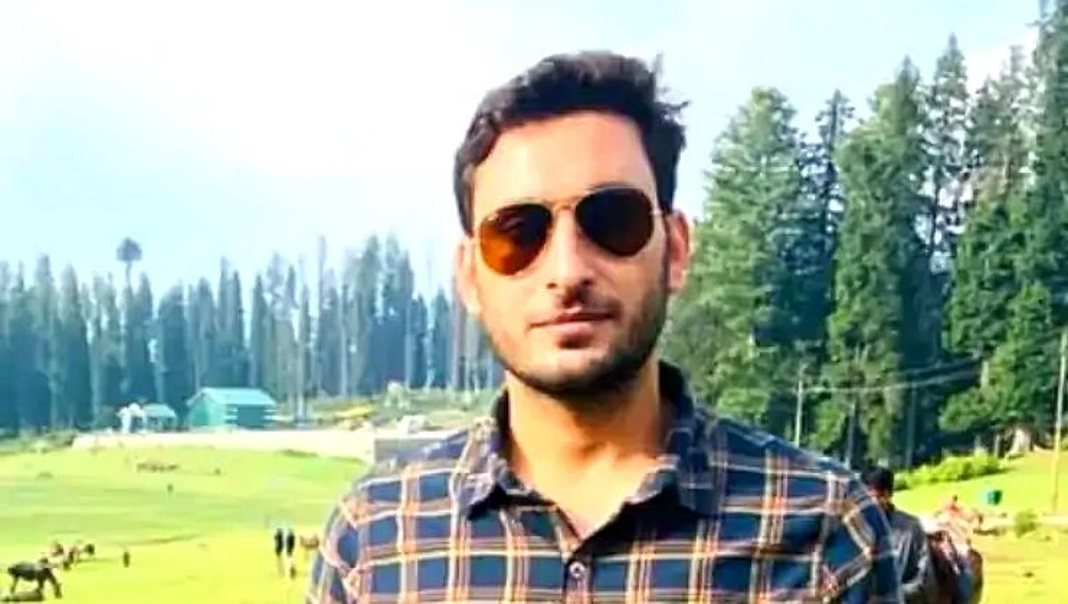 Kashmir मध्ये पोलीस कर्मचाऱ्याची हत्या; बाजारपेठेत खुलेआम घातल्या गोळ्या