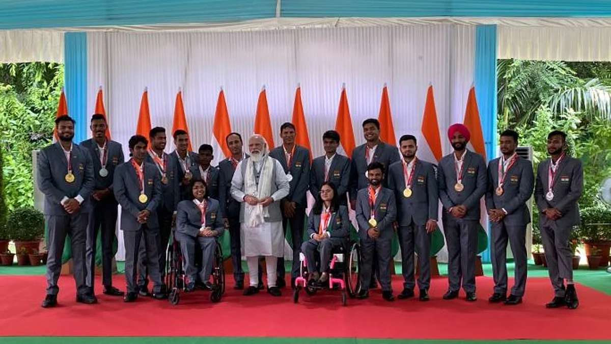 Check Pics: पंतप्रधानांची पॅरालिम्पिक चॅम्पियन्सच्या पाठीवर कौतुकाची थाप