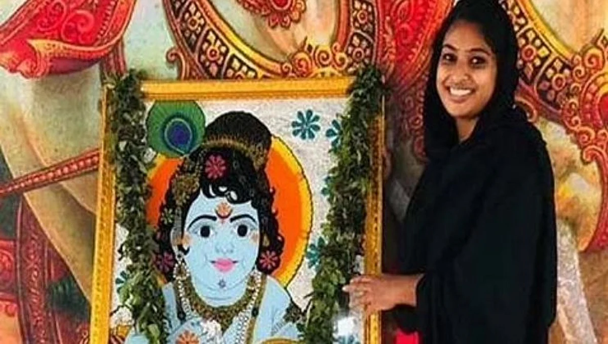 ...जेव्हा एका मुस्लीम महिलेने कृष्णाचे पेंटींग
हिंदू मंदिराला दिले भेट