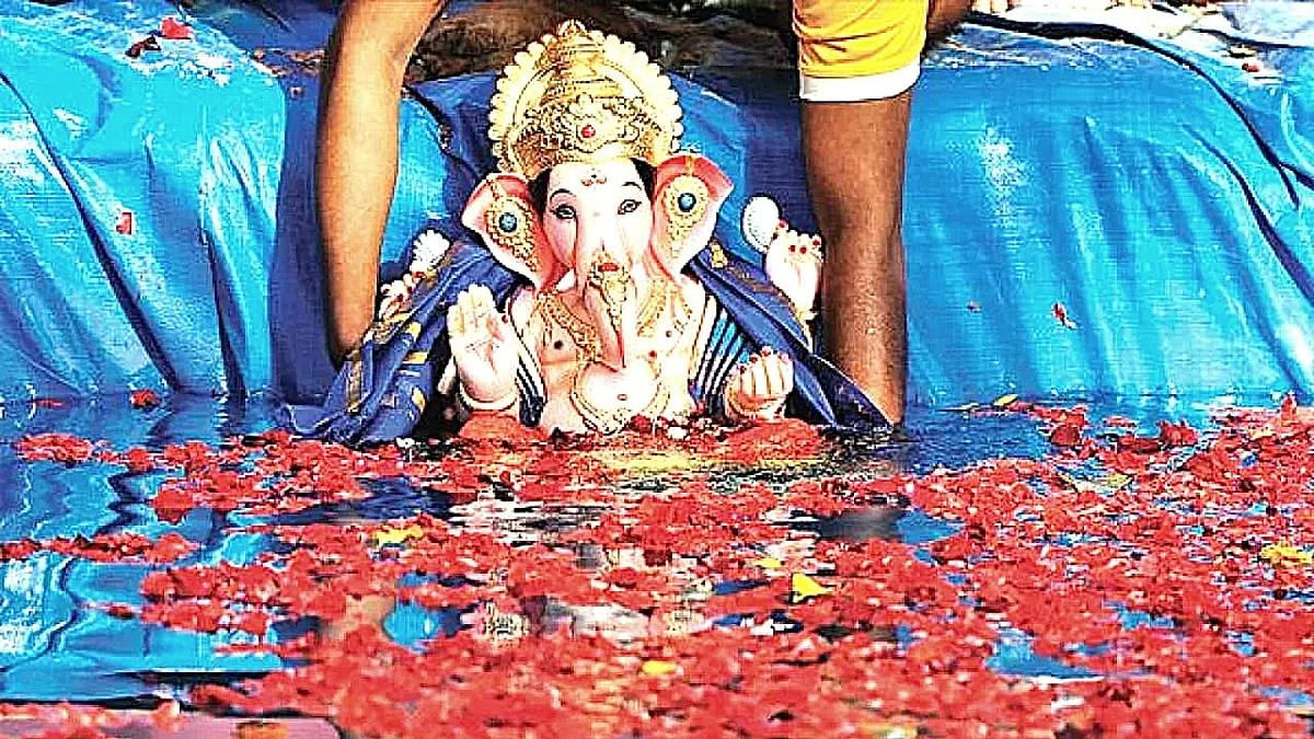 Ganesh Visarjan 2021: राज्यात कोरोनाच्या निर्बंधात रंगला बाप्पांच्या विसर्जनाचा सोहळा