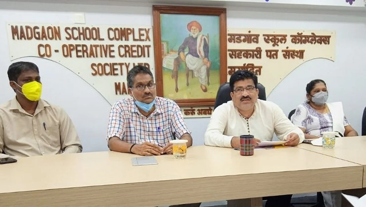 मडगाव स्कुल कॉम्पलेक्स सहकारी पतसंस्थेचे चेअरमन बाबाजी सावंत व इतर पदाधिकारी (Goa)