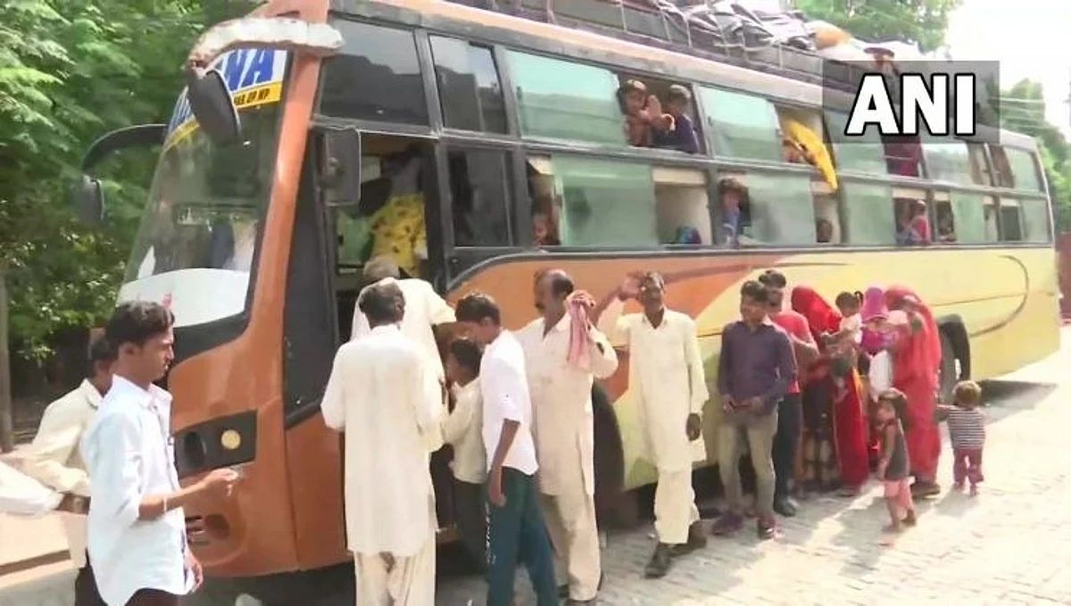 कोरोनामुळे भारतात अडकलेले पाकिस्तानी नागरिक अखेर मायदेशी परतले