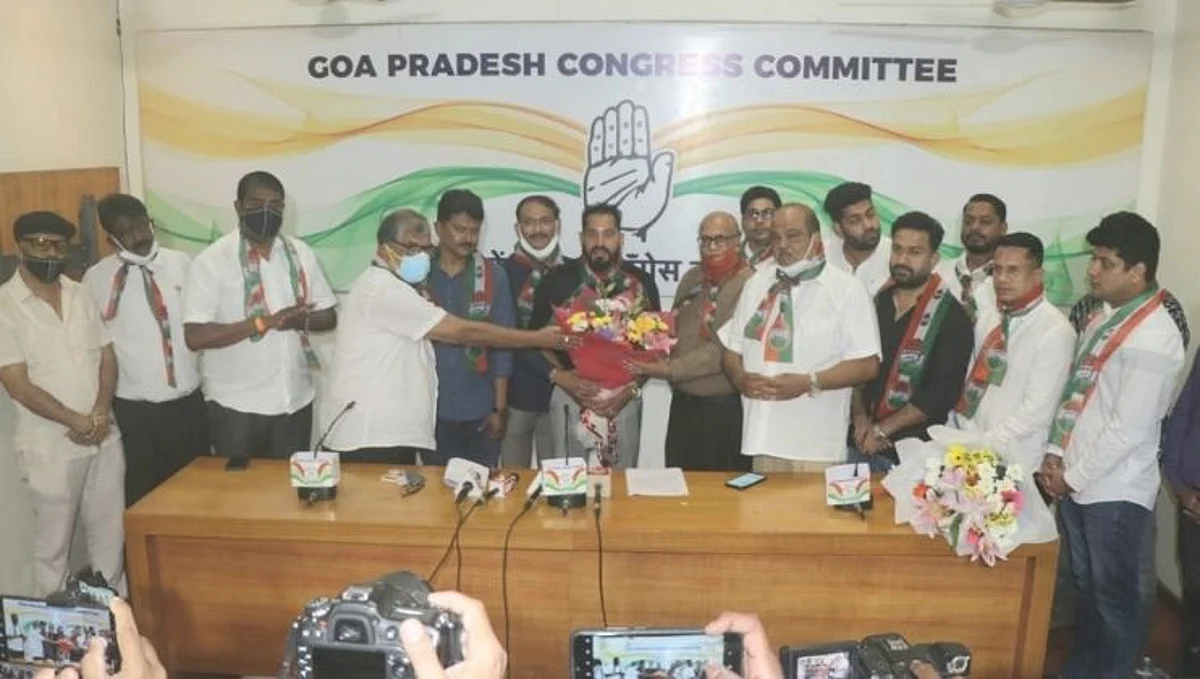 Goa Election: फुटबॉलपटू आल्वितो डिकुन्हा यांच्या हातात काँग्रेसचा झेंडा