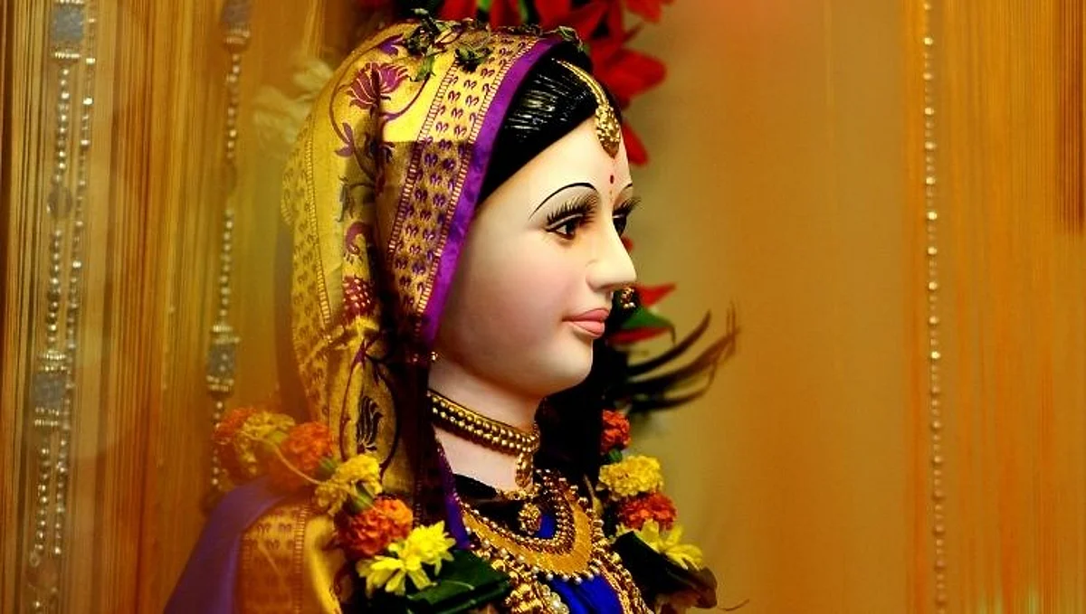 Gauri Puja 2021: हटके दिसण्यासाठी ट्राय करा या टिप्स