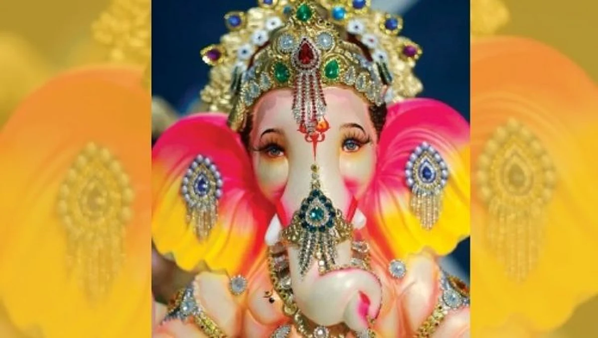 रत्नखचित फरा तुज गौरी कुमरा