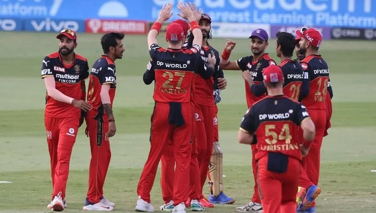 IPL 2021: PBKS ला नमवत RCB ची प्लेऑफमध्ये धडाकेबाज एन्ट्री