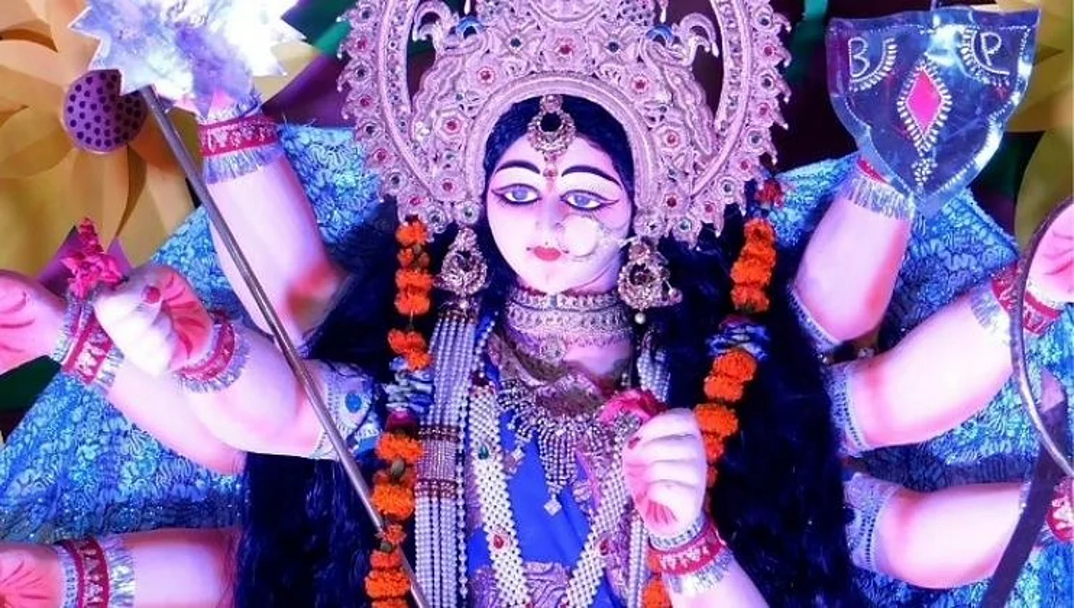 महाअष्टमीच्या दिवशी दुर्गा देवीला प्रसन्न करण्यासाठी करा हे उपाय