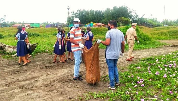 मोरजी किनारी वन्य विभागातर्फे स्वच्छता मोहीम