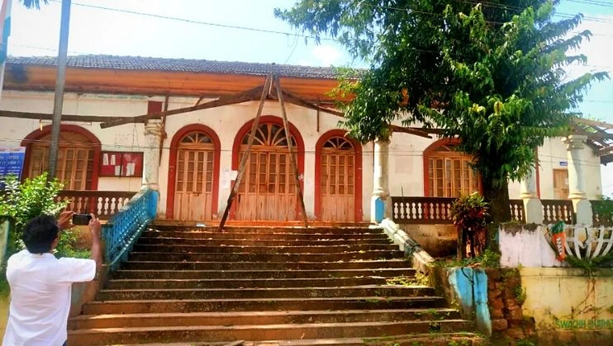 पेडणे नगरपालिकेची पुरातन इमारत पूर्ण पाडु नये; नागरिकांची मागणी