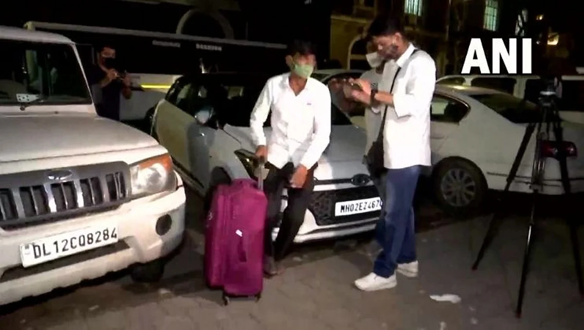 मुंबईच्या समुद्रात ड्रग्स पार्टीवर NCBची मोठी कारवाई; सुपरस्टारचा मुलगा गोत्यात?