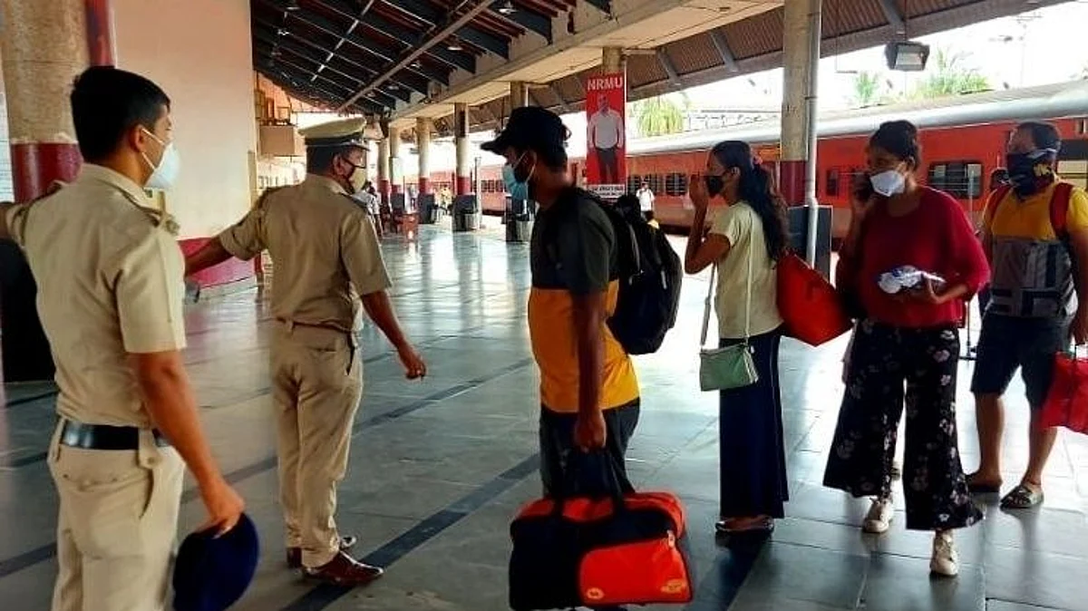 कोकण रेल्वे स्थानकावर विनामास्क दिसल्यात 500 रुपये दंड
