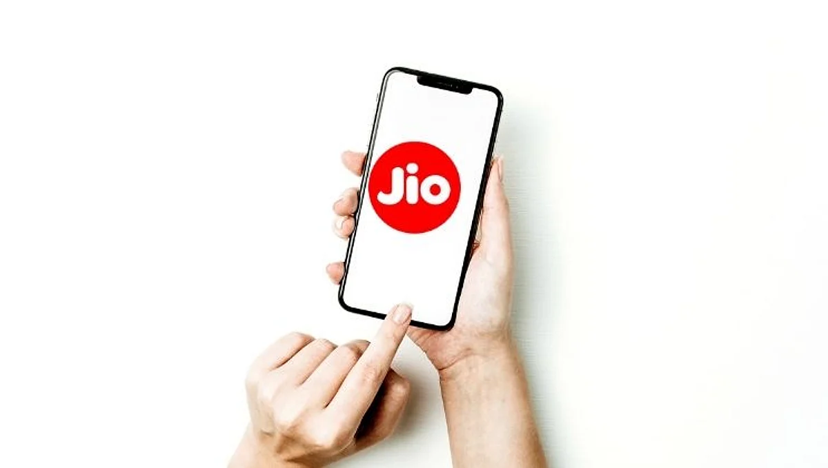 रिलायन्स जिओचे नेटवर्क बंद, नेटकऱ्यांची सोशल मिडियावर फटकेबाजी