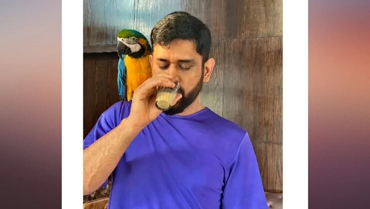 'हनी' सोबत चहाचा आनंद घेताना एमएस धोनी!