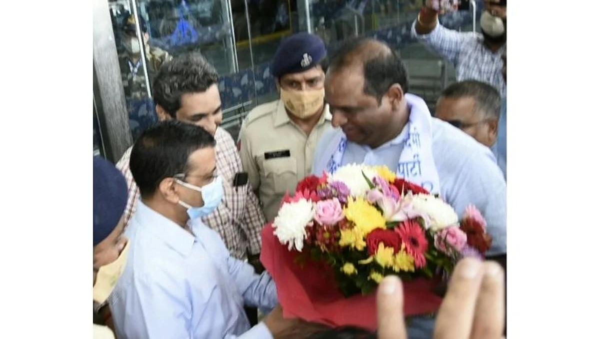 टॅक्सी व्यवसायाला न्याय देण्यासाठी अरविंद केजरीवाल यांचा पुढाकार..