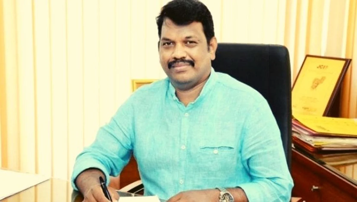मायकल लोबाेंचे बंड कायम